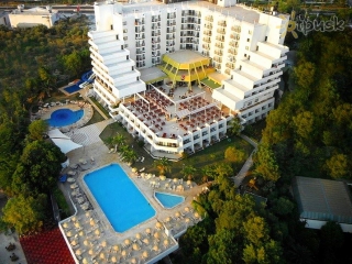 Blue Vista Hill Hotel