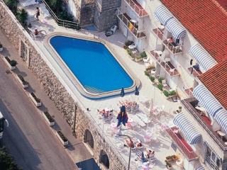 Komodor Hotel