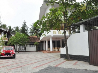 Crescent Resort